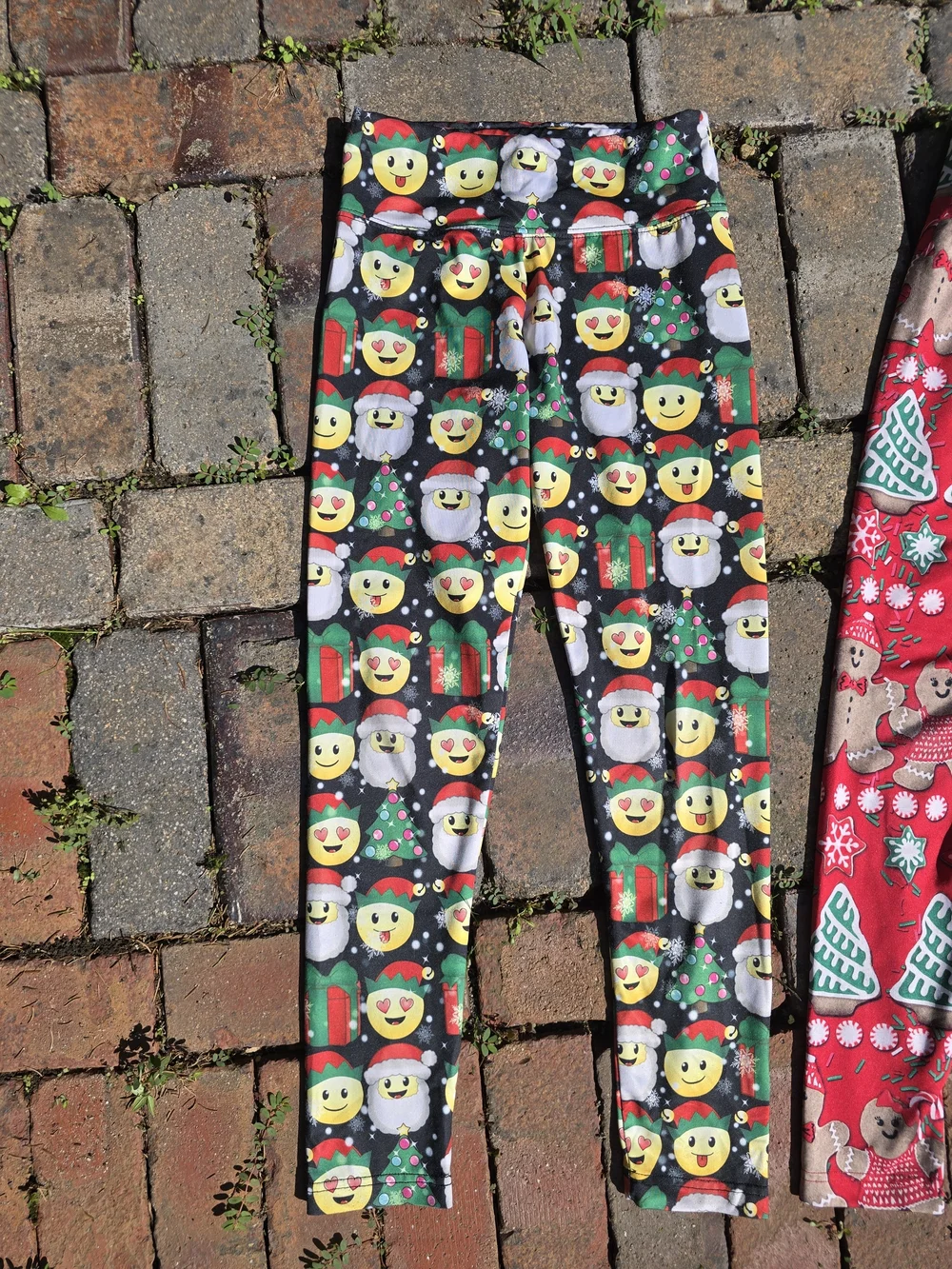 Justice Girls Holiday Emoji & Gingerbread Leggings - Black & Red